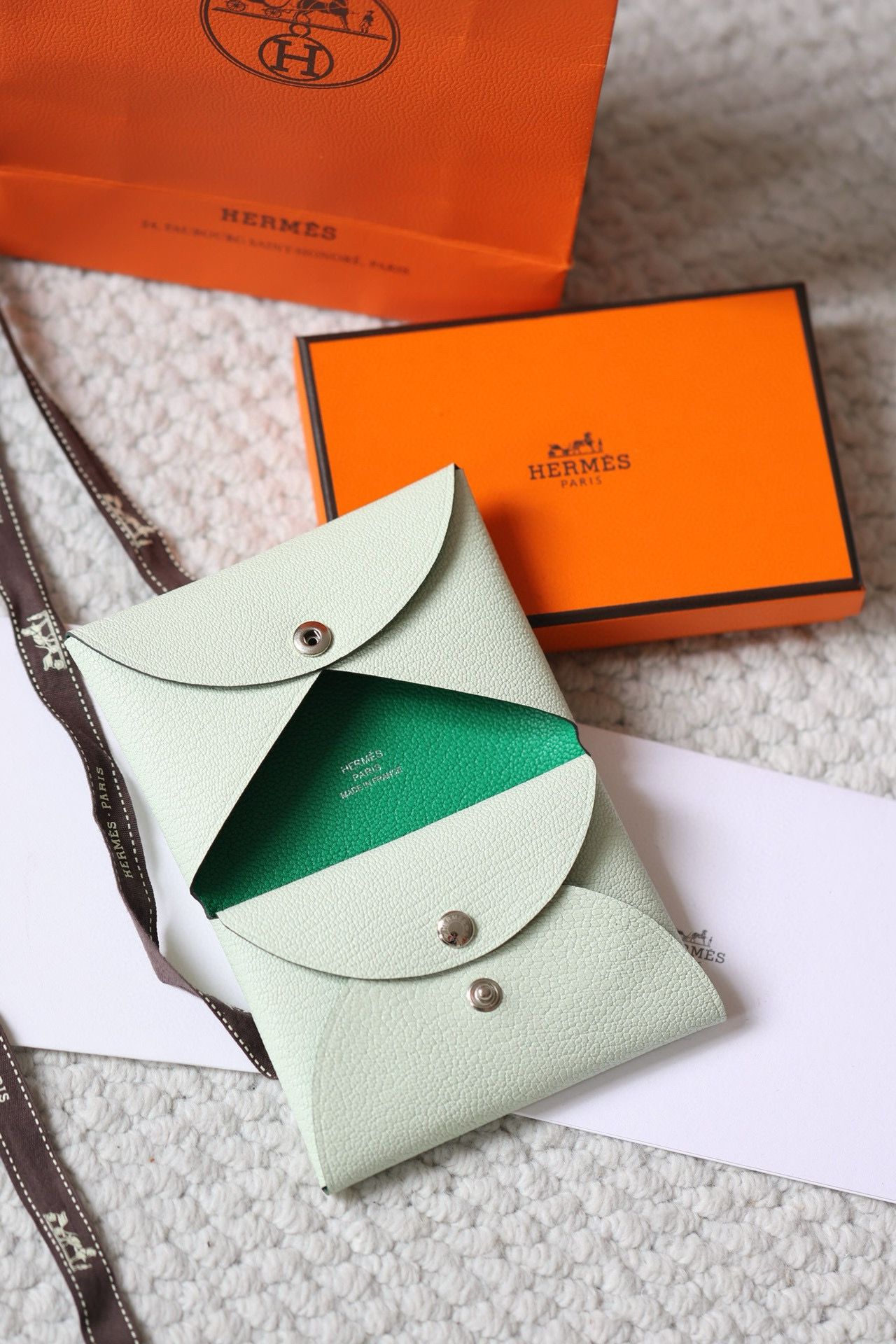 Hermes Calvi Duo Verso Card Holder in Vert Fizz Mysore Goatskin - Image 5
