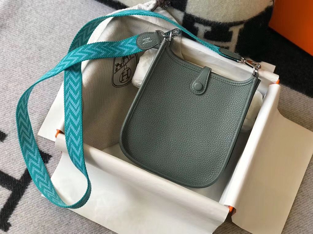 Hermes Evelyne III TPM Bag In Vert Amande Clemence Leather - Image 3