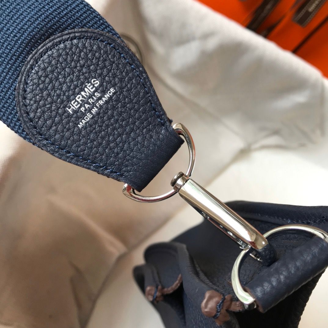 Hermes Evelyne III 29 PM Bag In Dark Blue Clemence Leather - Image 6