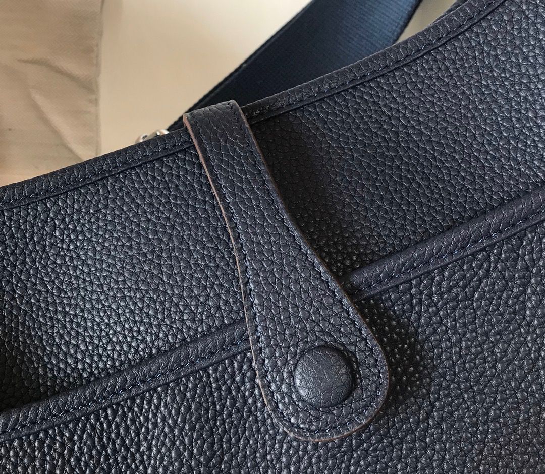 Hermes Evelyne III 29 PM Bag In Dark Blue Clemence Leather - Image 9