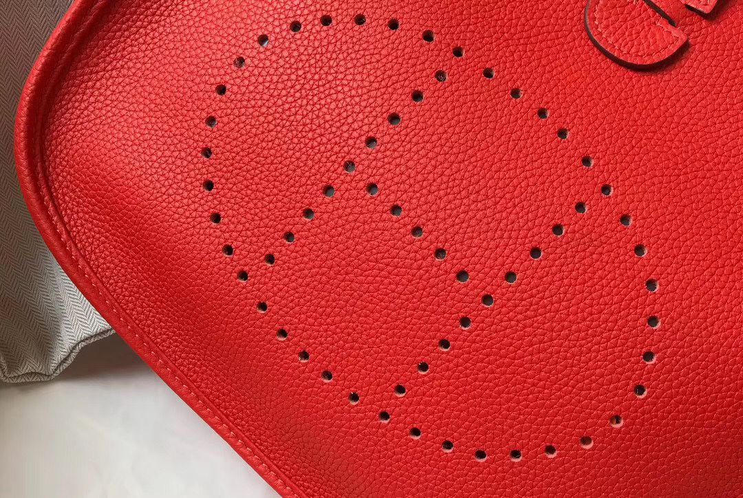 Hermes Evelyne III 29 PM Bag In Red Clemence Leather - Image 3