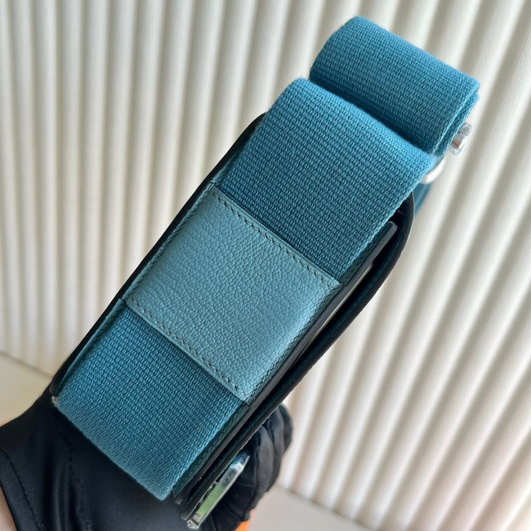 Hermes Geta Handmade Bag in Blue Jean Chevre Mysore Leather - Image 4