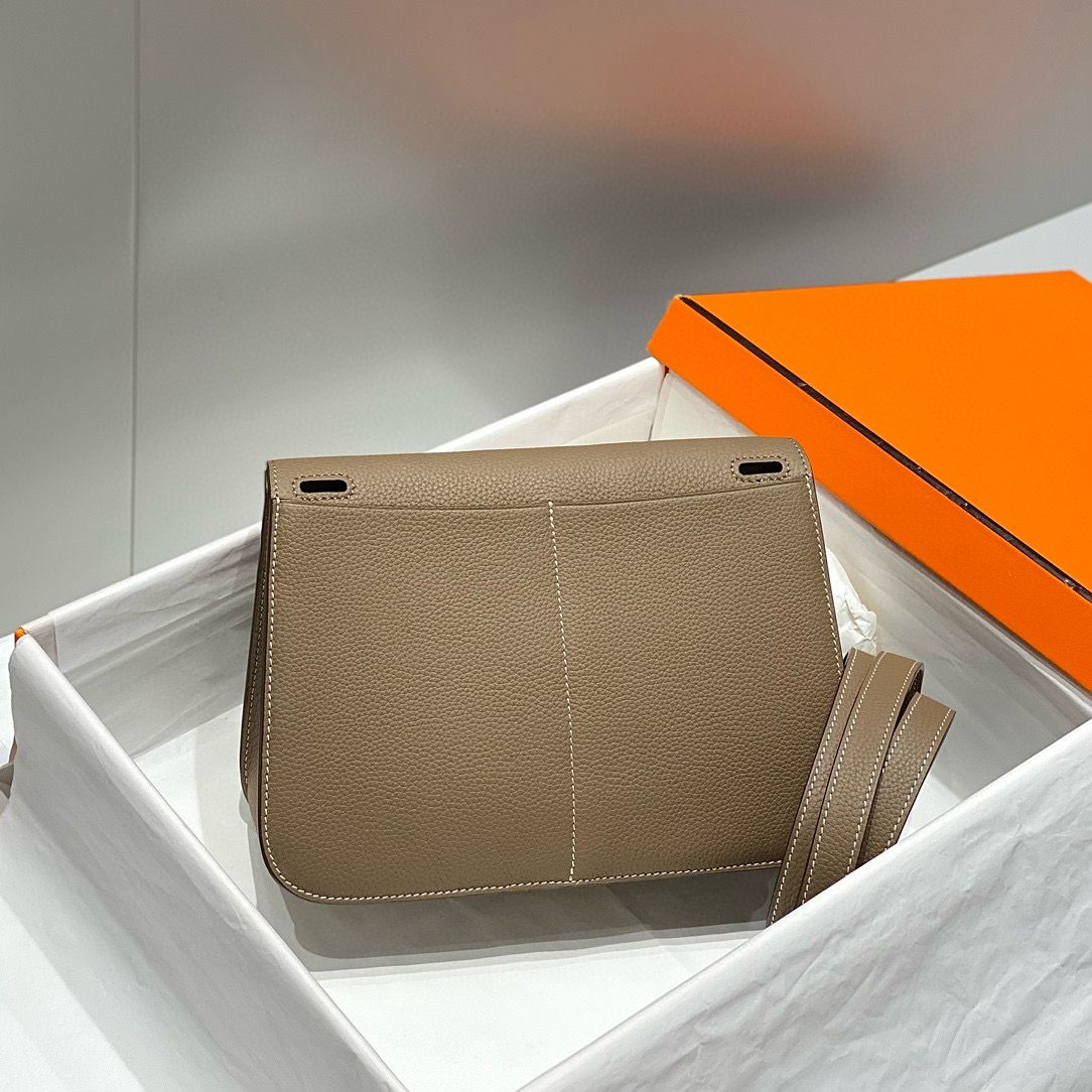 Hermes Halzan 25 Bag in Taupe Clemence Leather - Image 3