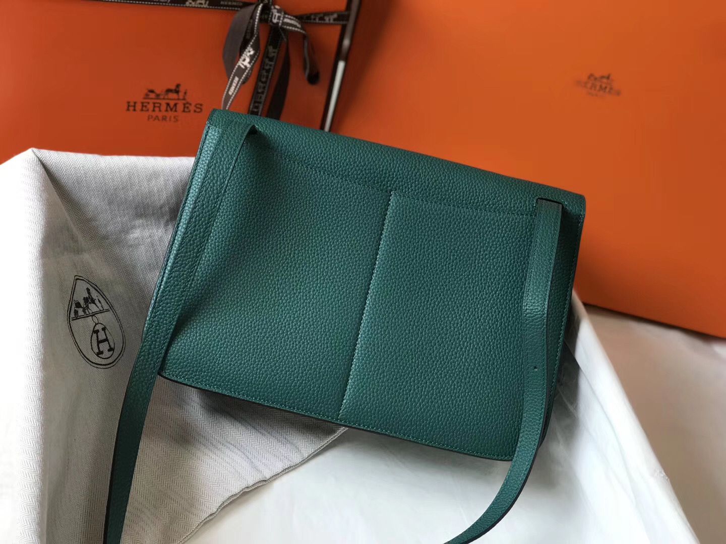 Hermes Halzan 31cm Bag In Malachite Clemence Leather - Image 6