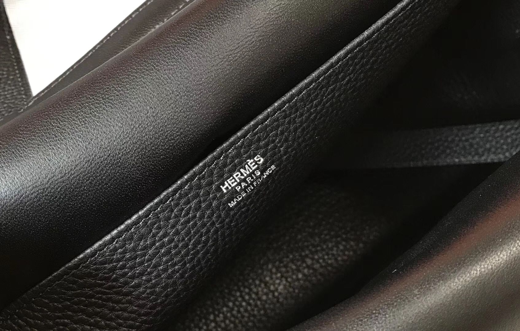 Hermes Halzan 31cm Bag In Black Clemence Leather - Image 3