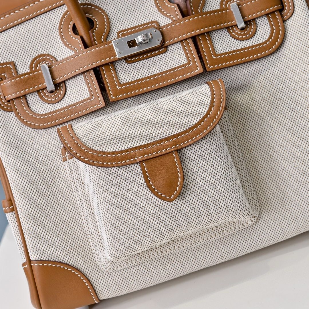 Hermes Birkin Cargo 25 Bag in Ecru Toile and Gold Swift Leather - Image 9