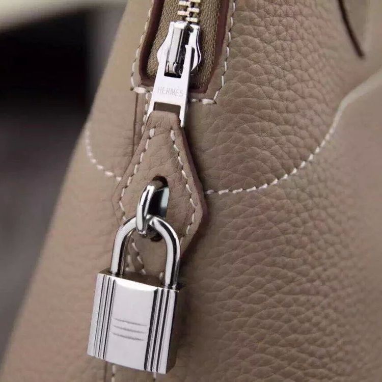 Hermes Bolide 27 Handmade Bag In Taupe Clemence Leather - Image 5