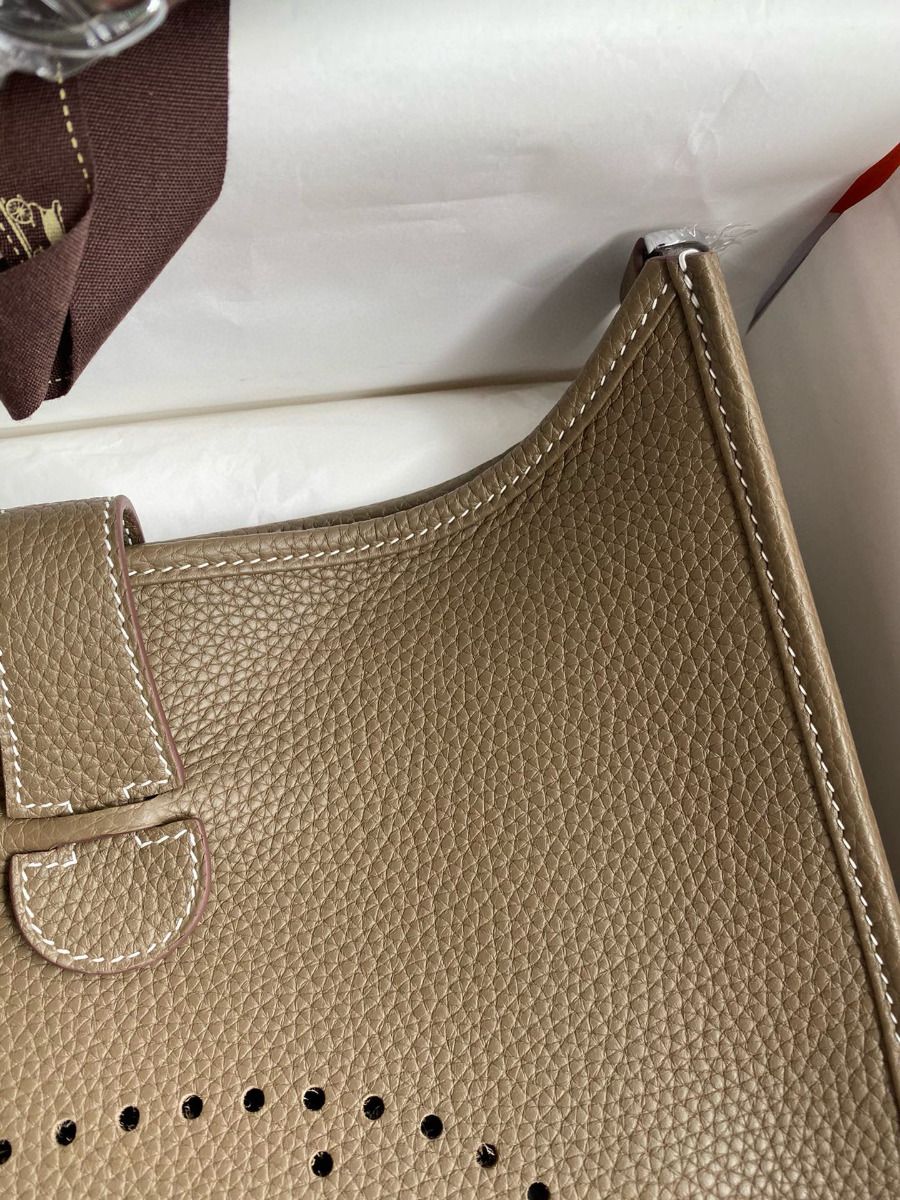 Hermes Evelyne III PM 29 Handmade Bag in Taupe Clemence Leather - Image 4