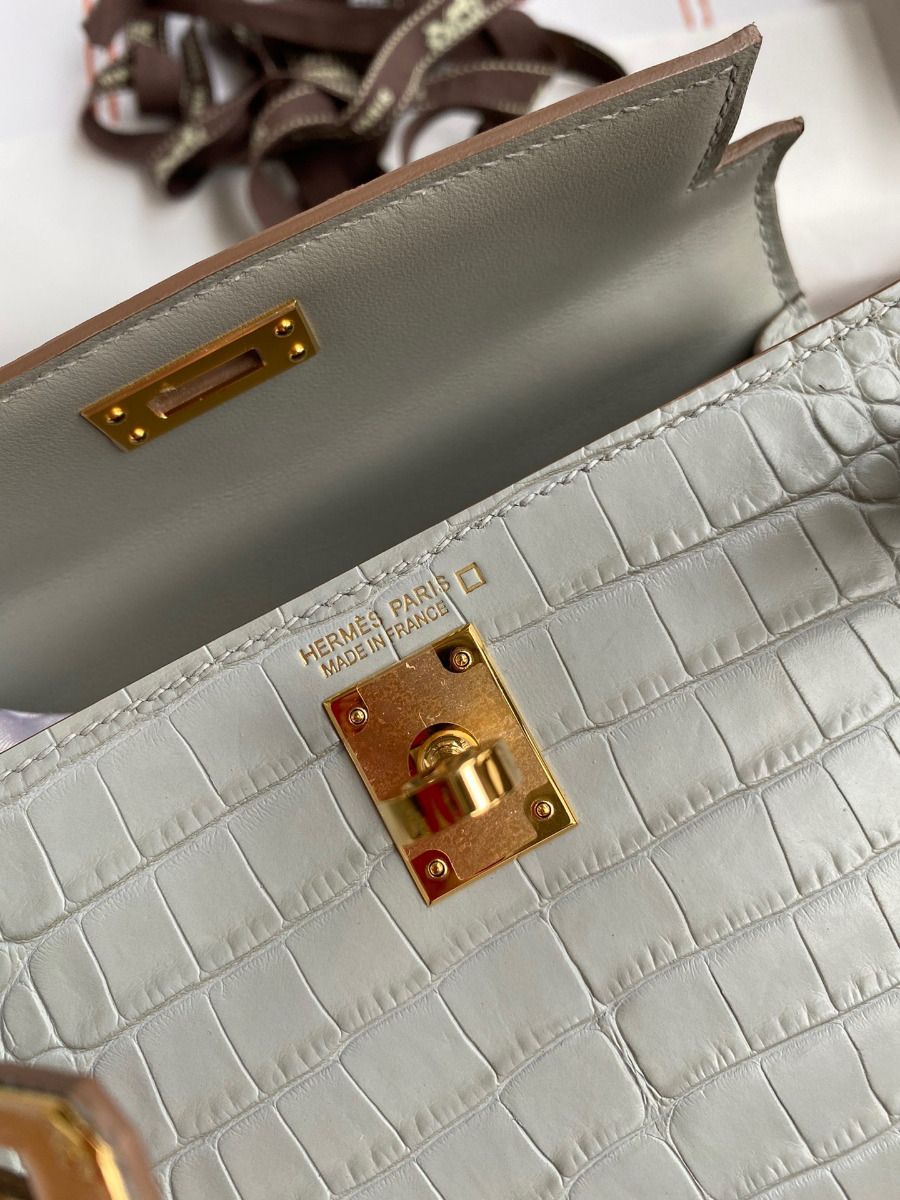 Hermes Kelly Mini II Sellier Handmade Bag In Pearl Grey Matte Alligator Leather - Image 9