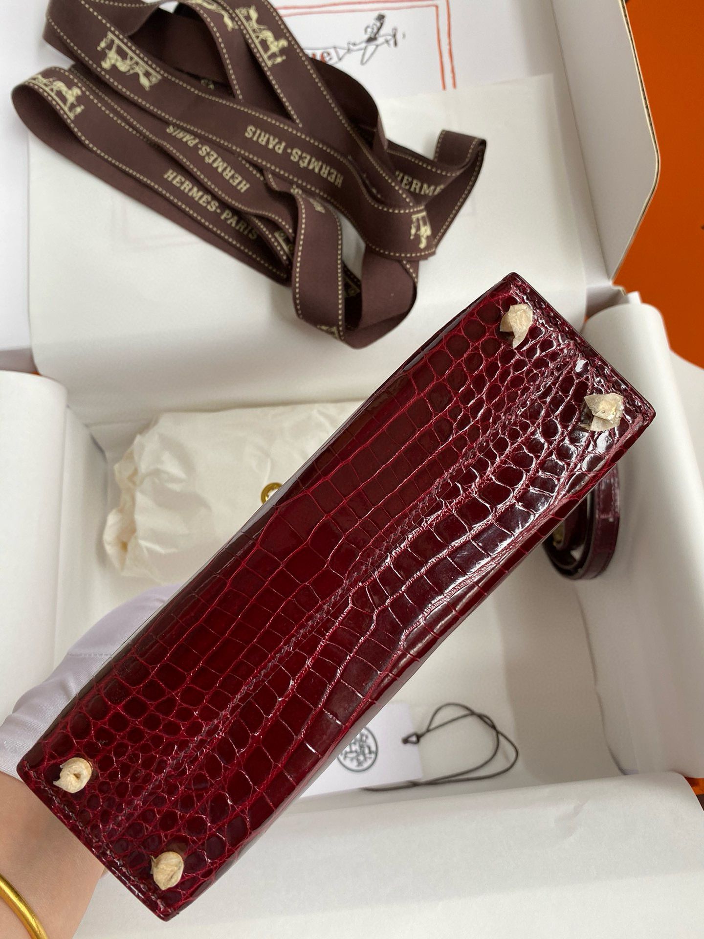 Hermes Kelly Mini II Sellier Handmade Bag in Bordeaux Shiny Alligator Leather - Image 4