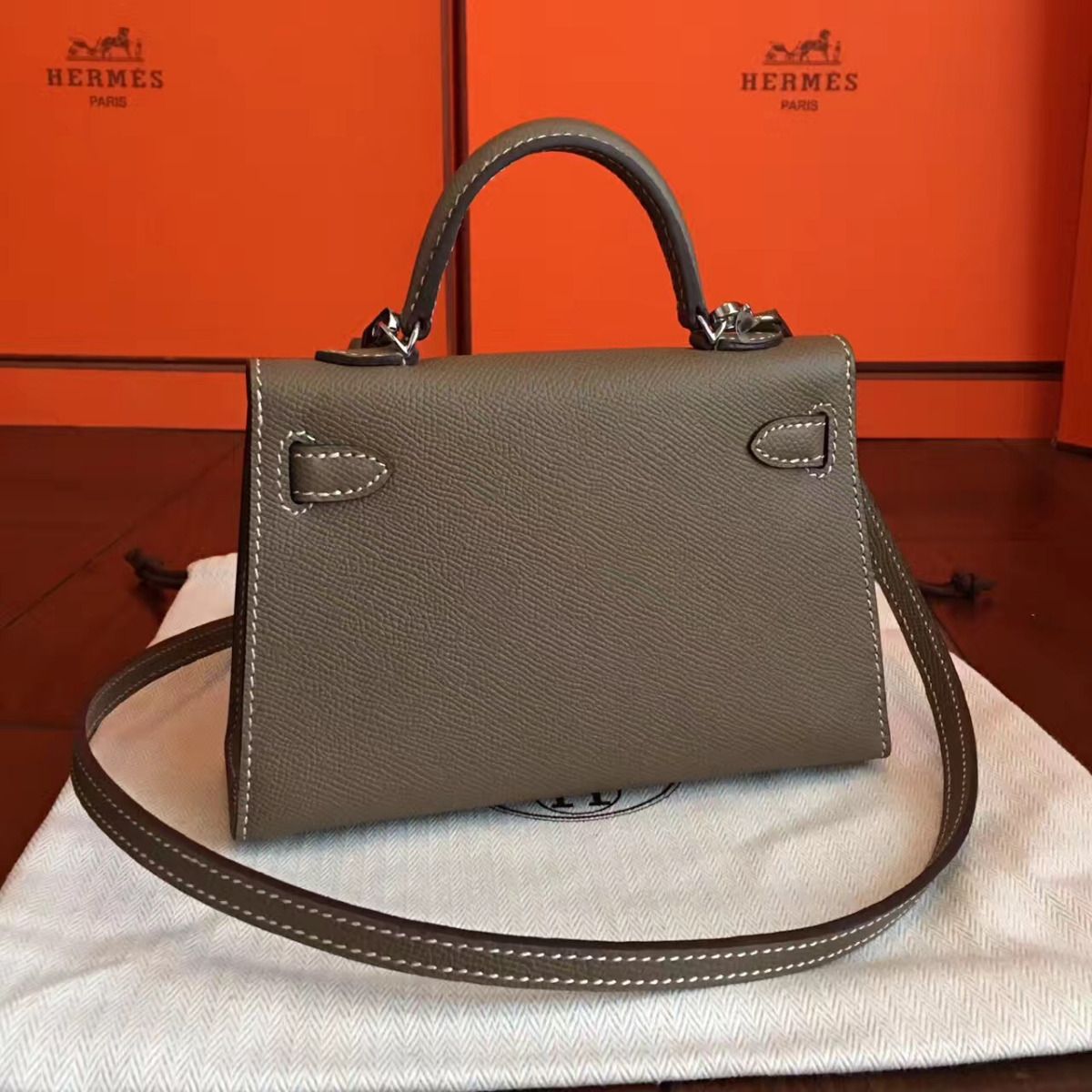 Hermes Kelly Mini II Handmade Bag In Taupe Epsom Leather - Image 3