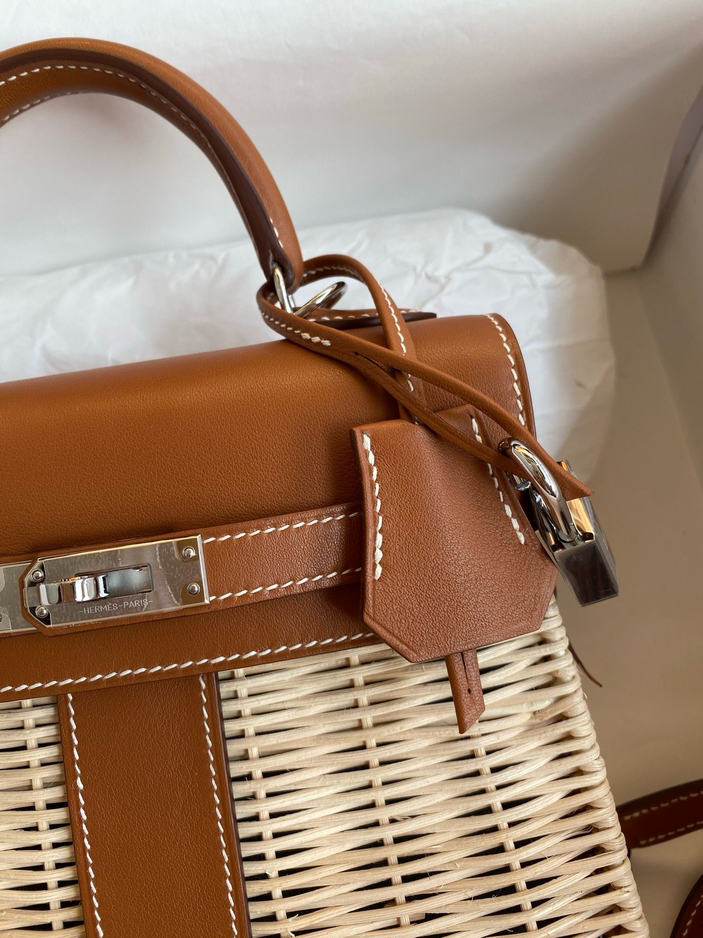 Hermes Picnic Kelly Mini 20 Bag in Wicker and Gold Calfskin - Image 7