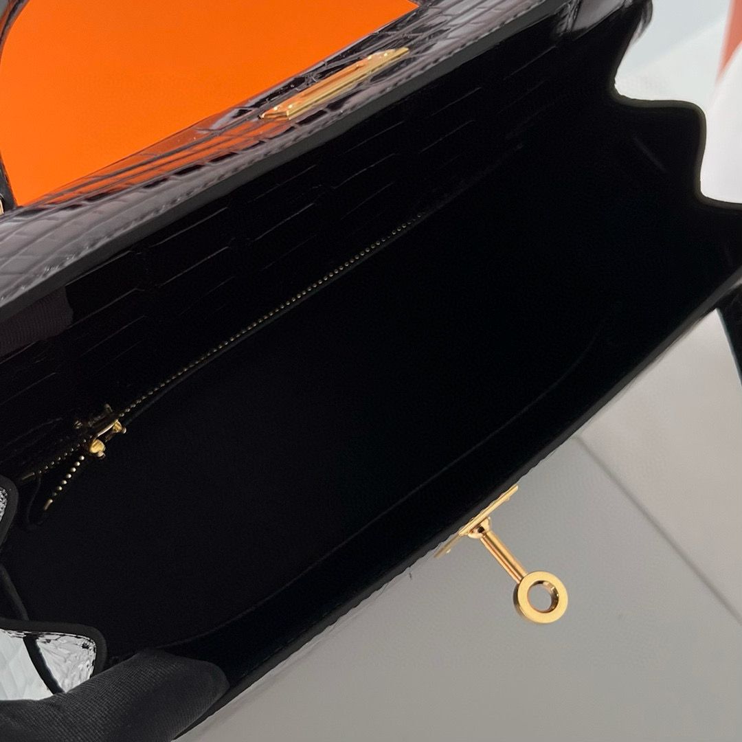 Hermes Kelly 25 Sellier Handmade Bag in Black Shiny Alligator Leather - Image 9
