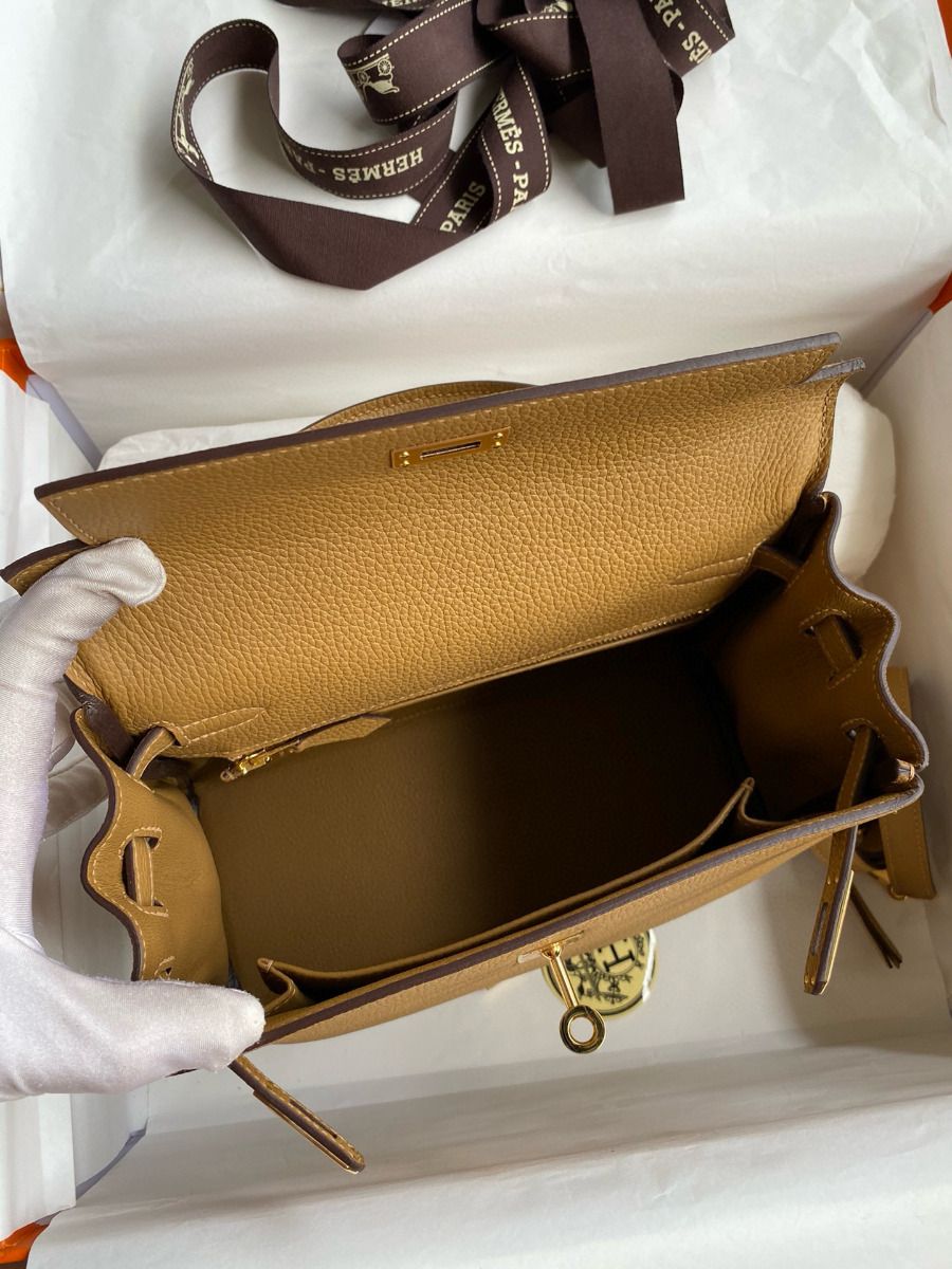 Hermes Kelly Retourne 25 Handmade Bag In Biscuit Clemence Leather - Image 9
