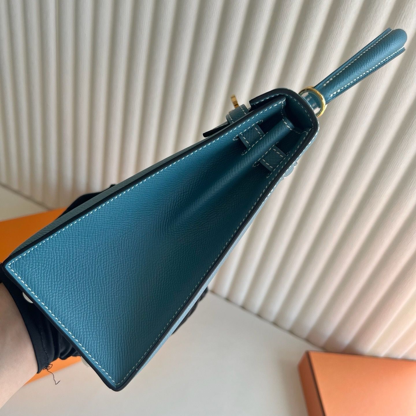 Hermes Kelly Sellier 25 Handmade Bag in New Blue Jean Epsom Calfskin - Image 4