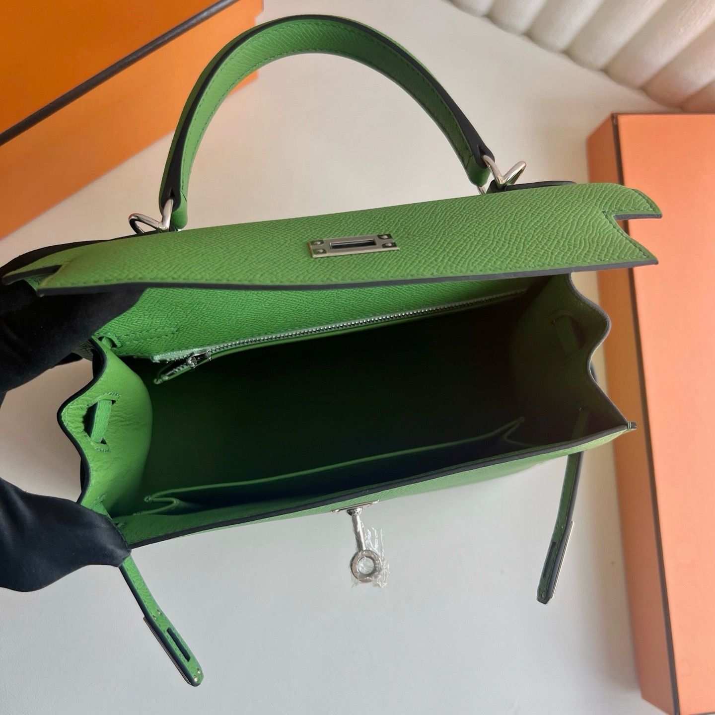 Hermes Kelly Sellier 25 Handmade Bag in Vert Yucca Epsom Calfskin - Image 7