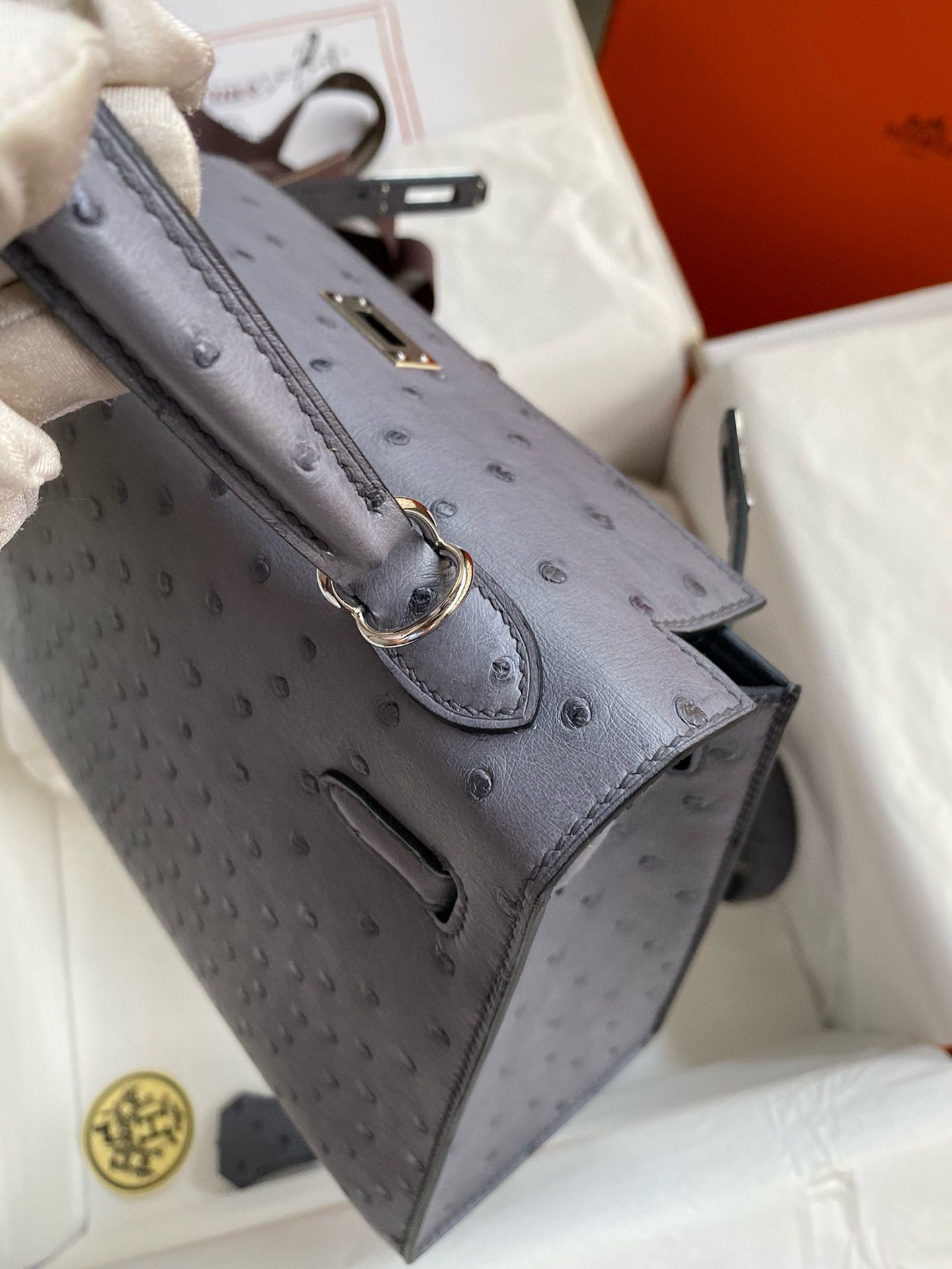 Hermes Kelly Sellier 25 Handmade Bag in Gris Agate Ostrich Leather - Image 7