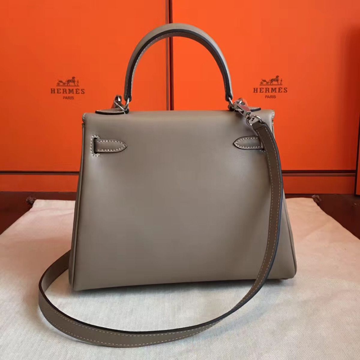 Hermes Kelly 25cm Retourne Handmade Bag In Grey Swift Leather - Image 3