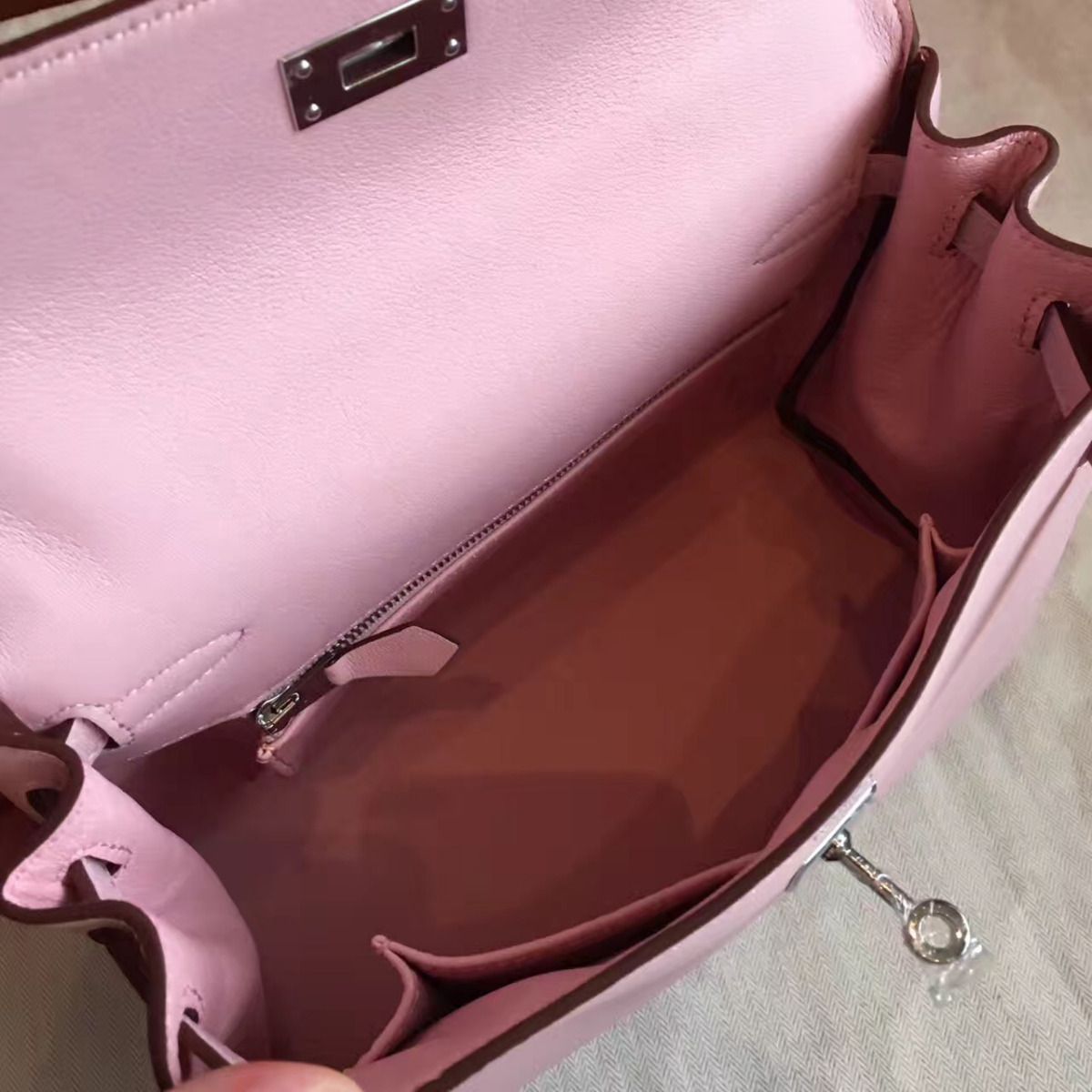 Hermes Kelly 25cm Retourne Handmade Bag In Rose Dragee Swift Leather - Image 9