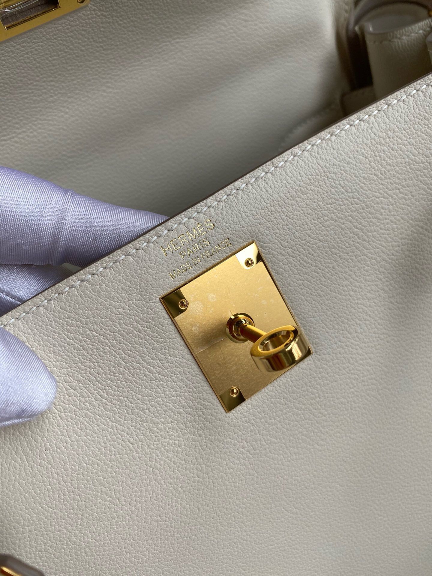 Hermes Kelly Retourne 28 Handmade Bag in Craie Evercolor Calfskin - Image 9