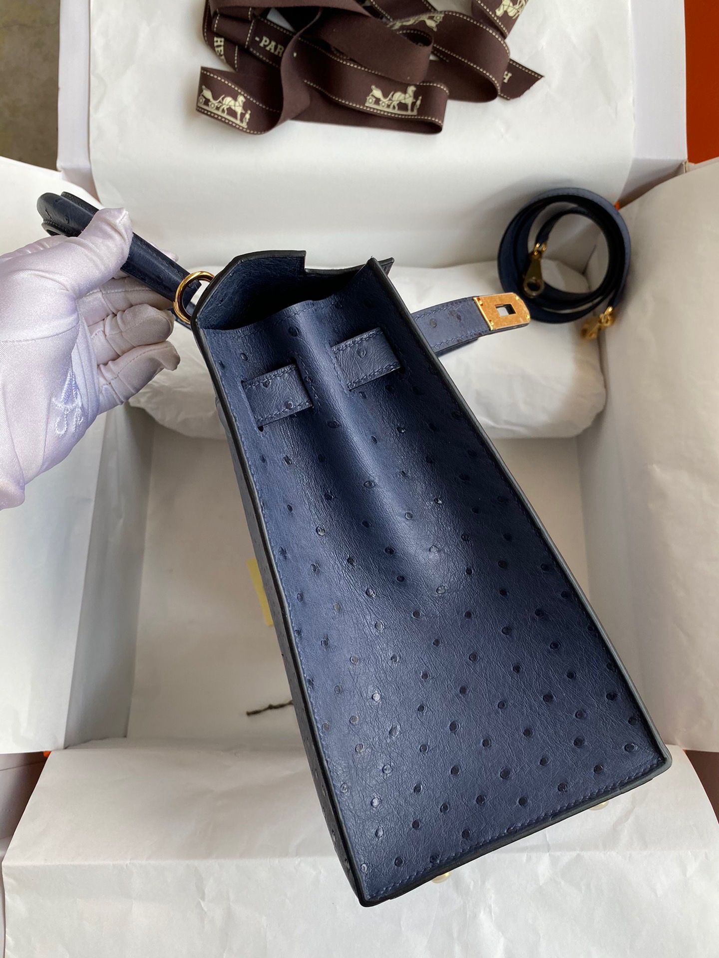 Hermes Kelly Sellier 28 Handmade Bag in Blue de Malte Ostrich Leather - Image 6