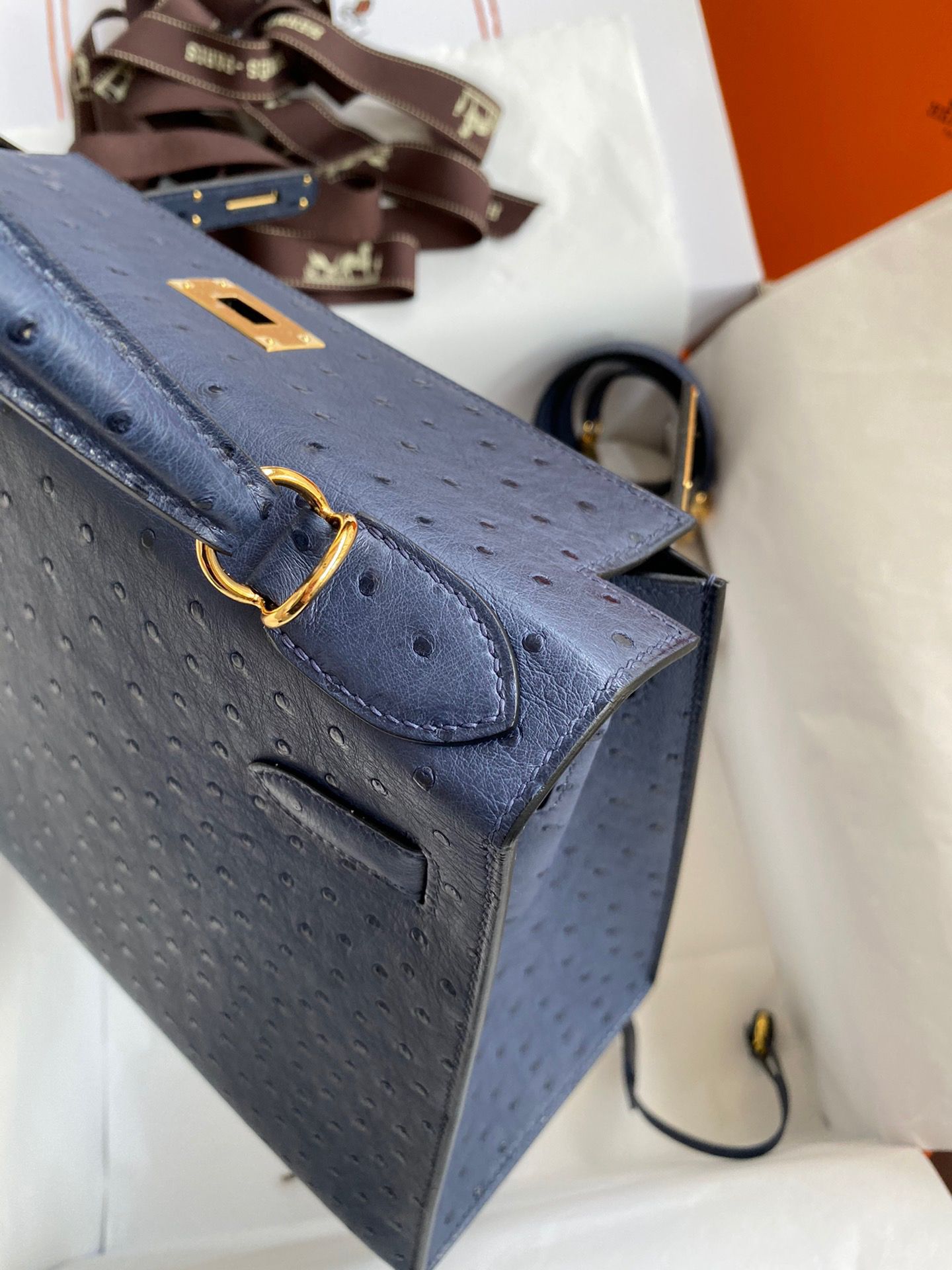 Hermes Kelly Sellier 28 Handmade Bag in Blue de Malte Ostrich Leather - Image 7