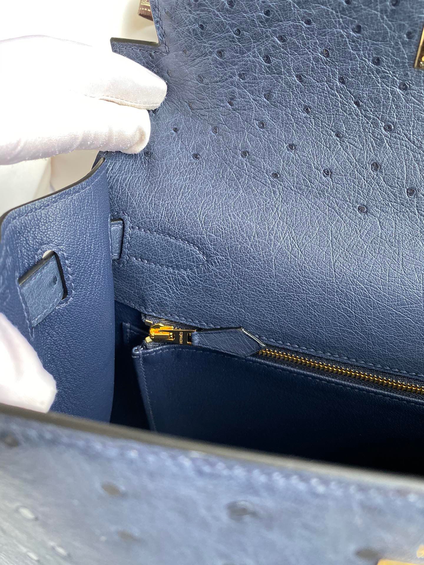 Hermes Kelly Sellier 28 Handmade Bag in Blue de Malte Ostrich Leather - Image 10