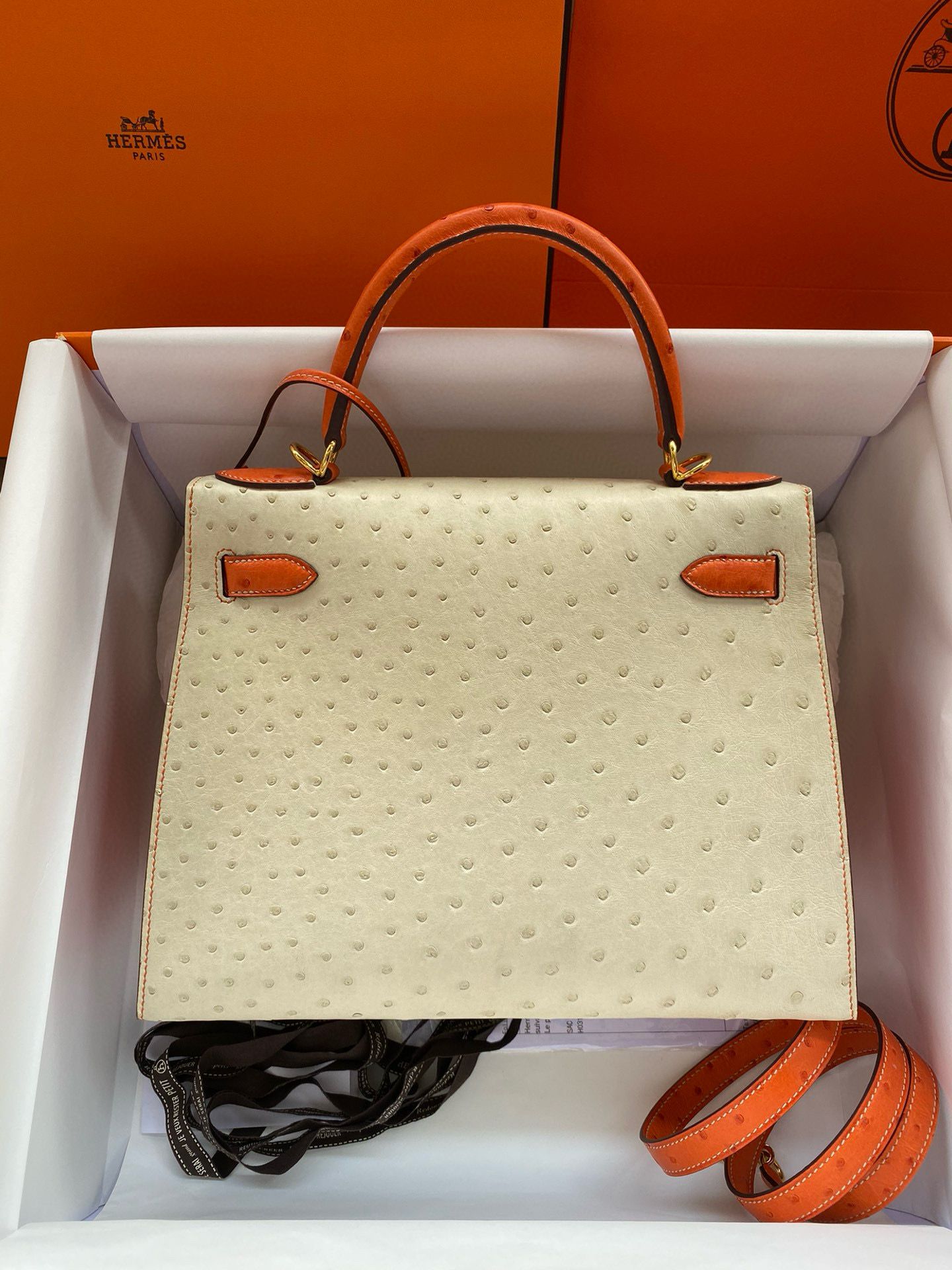 Hermes HSS Kelly 28 Bicolor Bag in Parchemin and Orange Ostrich Leather - Image 3