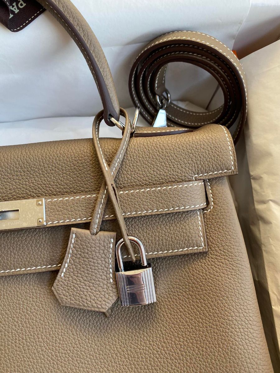 Hermes Kelly Retourne 32 Handmade Bag In Taupe Clemence Leather - Image 4