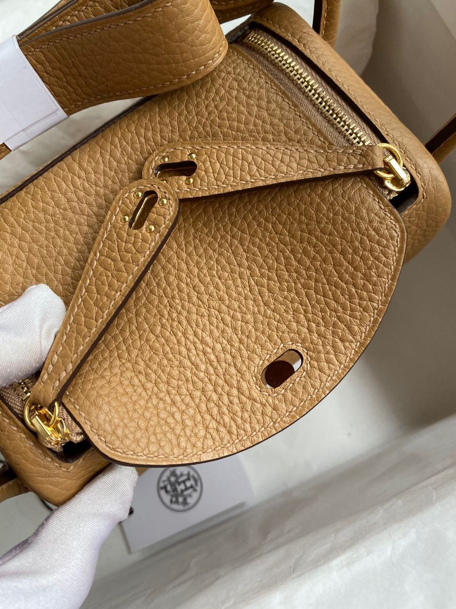 Hermes Mini Lindy Handmade Bag In Biscuit Clemence Leather - Image 6