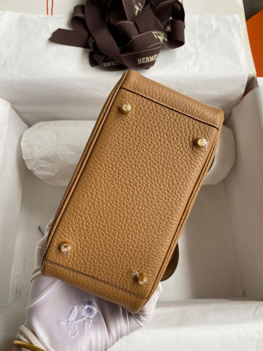 Hermes Mini Lindy Handmade Bag In Biscuit Clemence Leather - Image 7