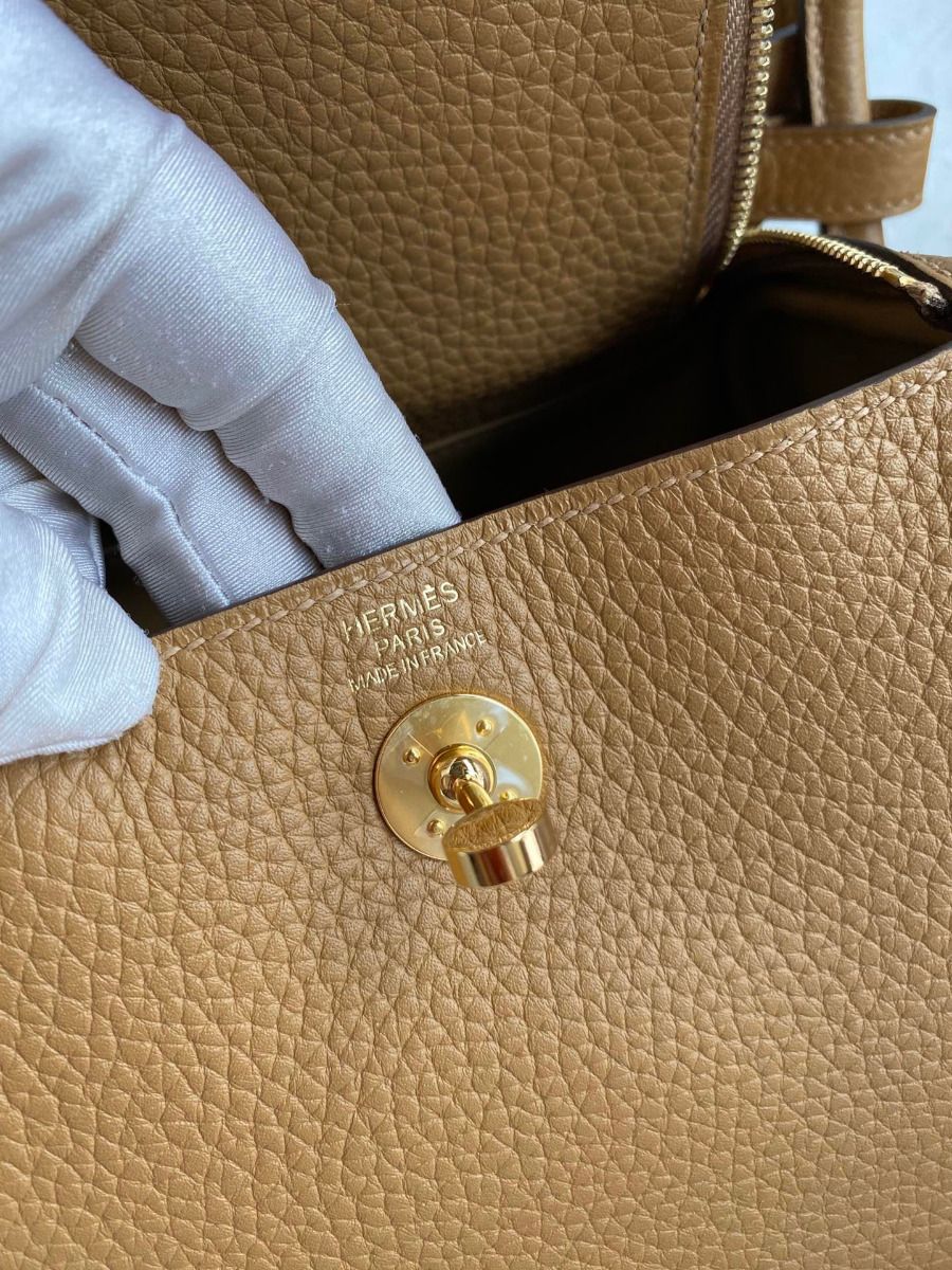 Hermes Mini Lindy Handmade Bag In Biscuit Clemence Leather - Image 9