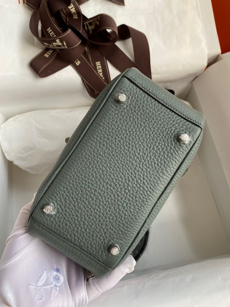 Hermes Mini Lindy Handmade Bag In Vert Amande Clemence Leather - Image 9