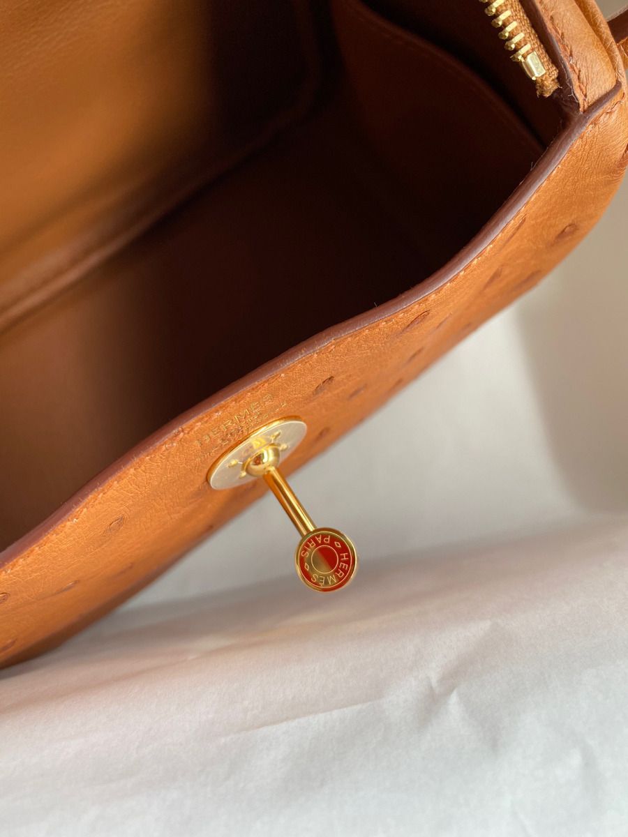 Hermes Mini Lindy Handmade Bag In Gold Ostrich Leather - Image 10