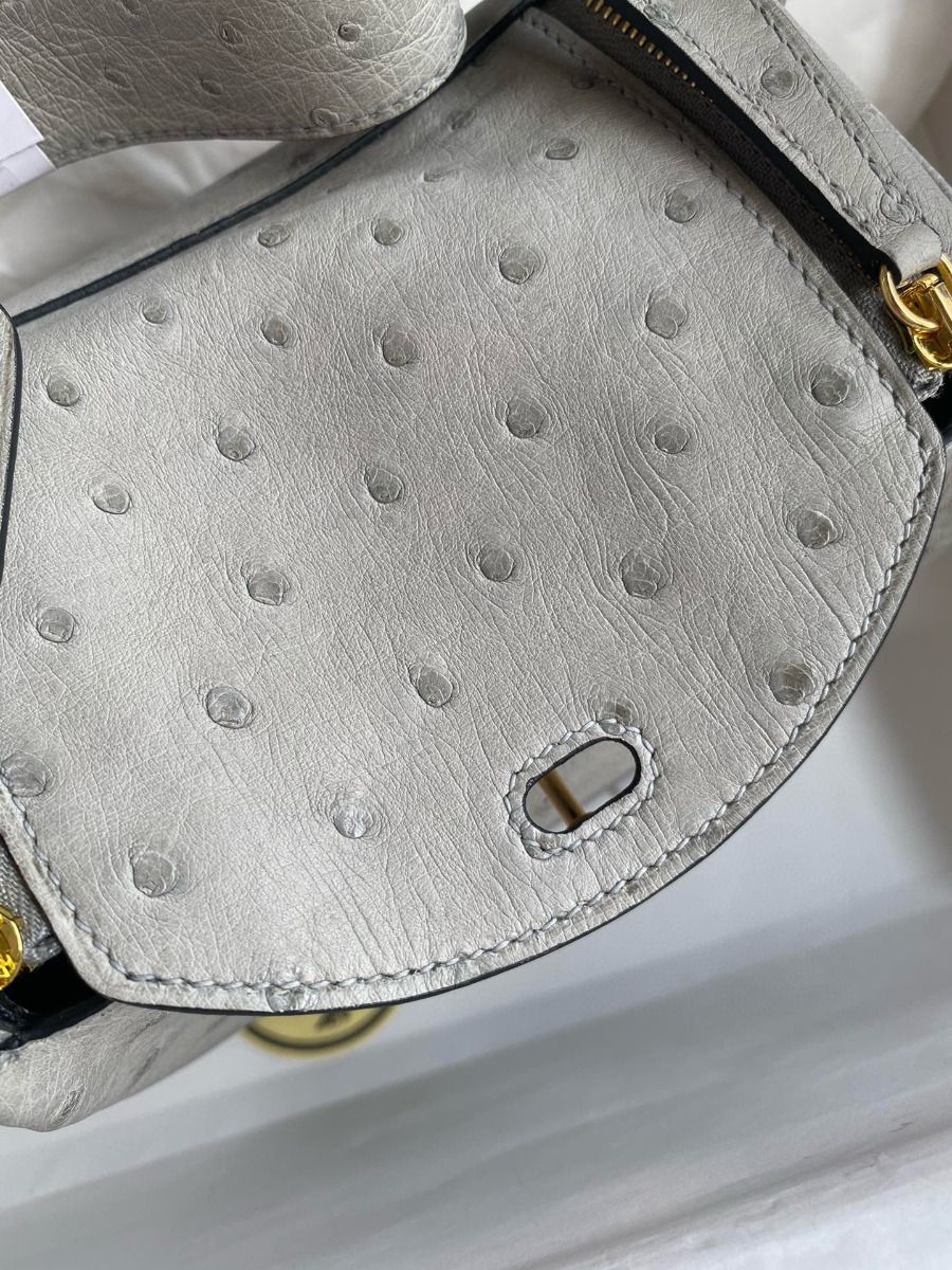 Hermes Mini Lindy Handmade Bag In Pearl Grey Ostrich Leather - Image 6
