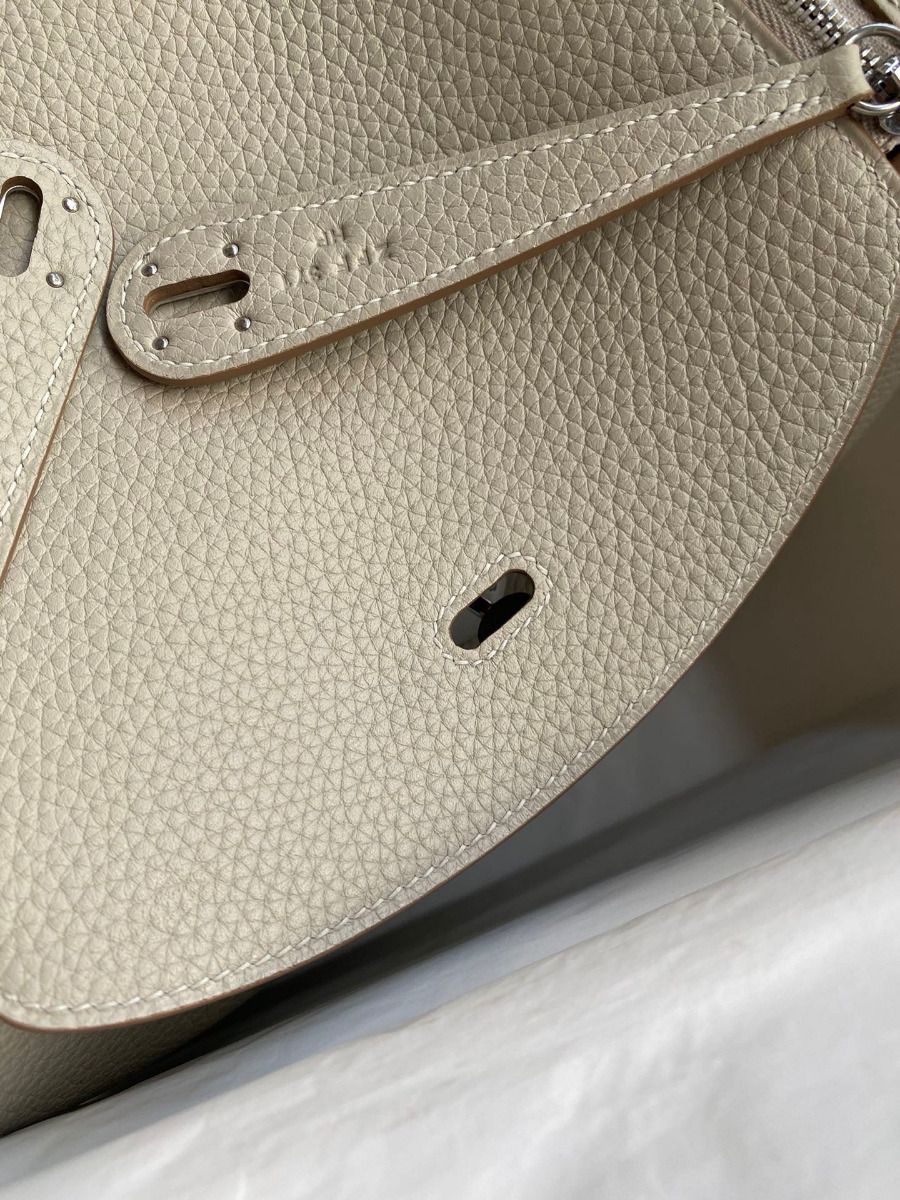 Hermes Lindy 26 Handmade Bag In Beton Clemence Leather - Image 7