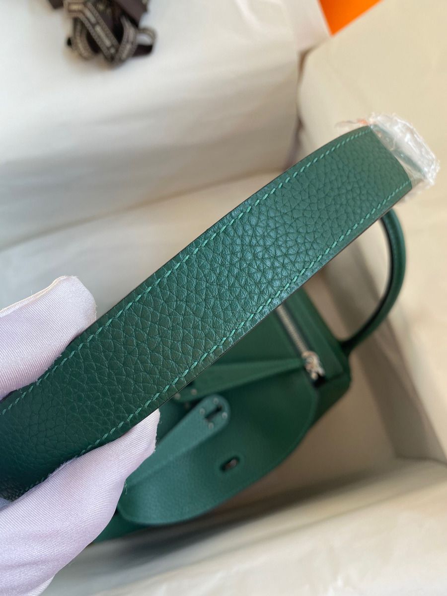 Hermes Lindy 26 Handmade Bag In Malachite Clemence Leather - Image 8