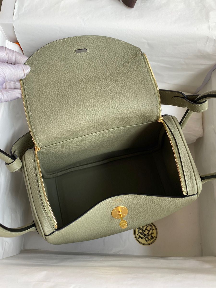 Hermes Lindy 26 Handmade Bag In Sauge Clemence Leather - Image 9