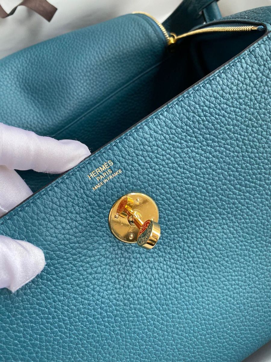 Hermes Lindy 26 Handmade Bag In Vert Bosphore Clemence Leather - Image 10