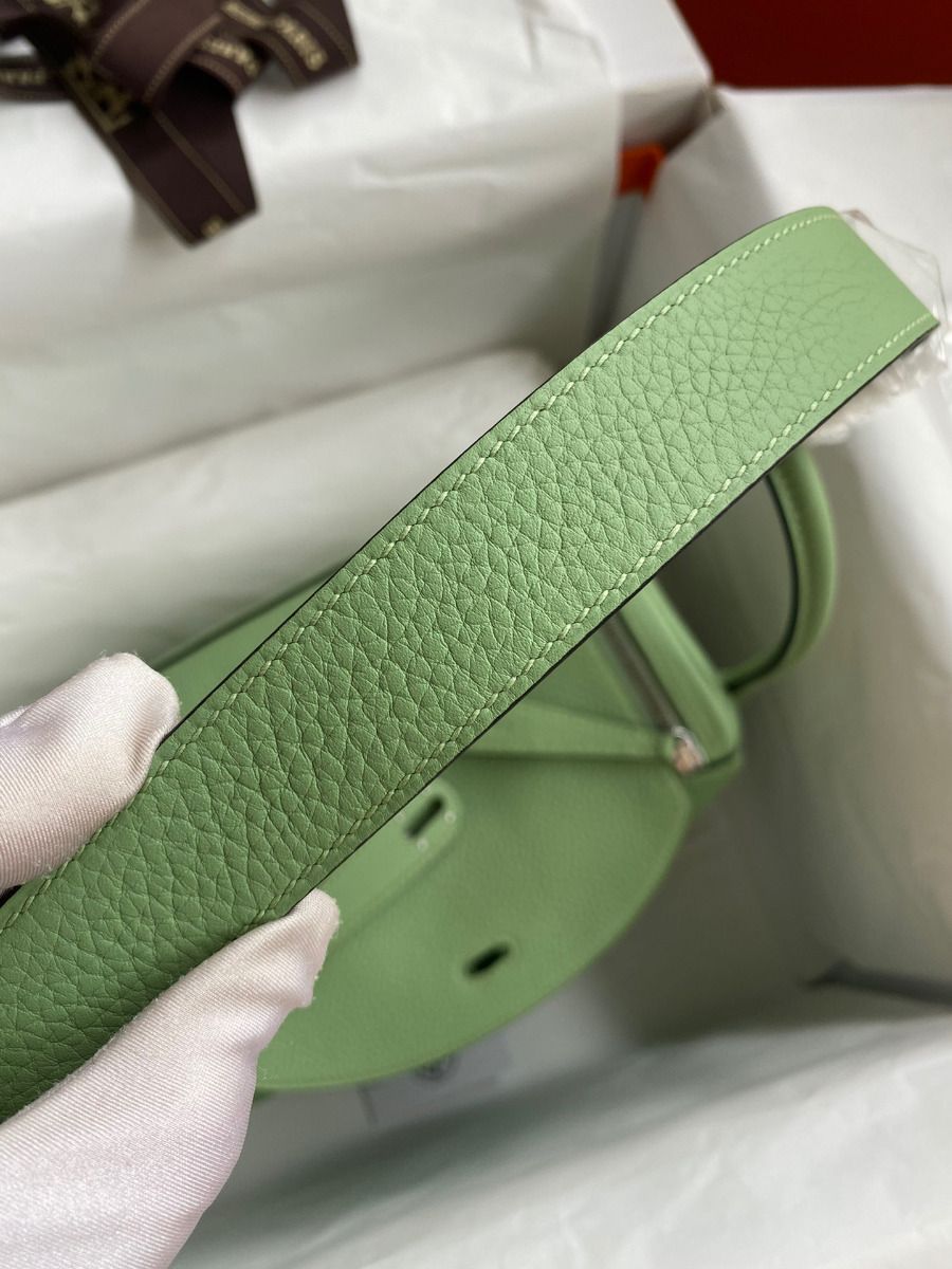 Hermes Lindy 26 Handmade Bag In Vert Criquet Clemence Leather - Image 8