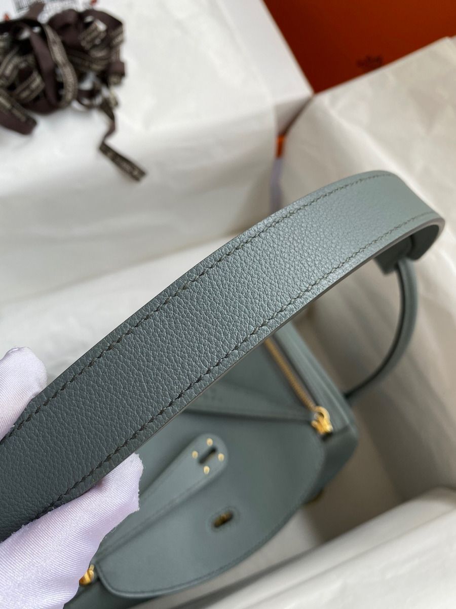 Hermes Lindy 26 Handmade Bag In Vert Amande Evercolor Leather - Image 8