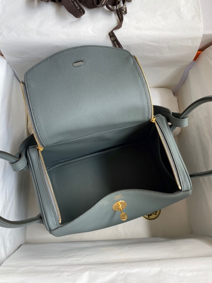 Hermes Lindy 26 Handmade Bag In Vert Amande Evercolor Leather - Image 9