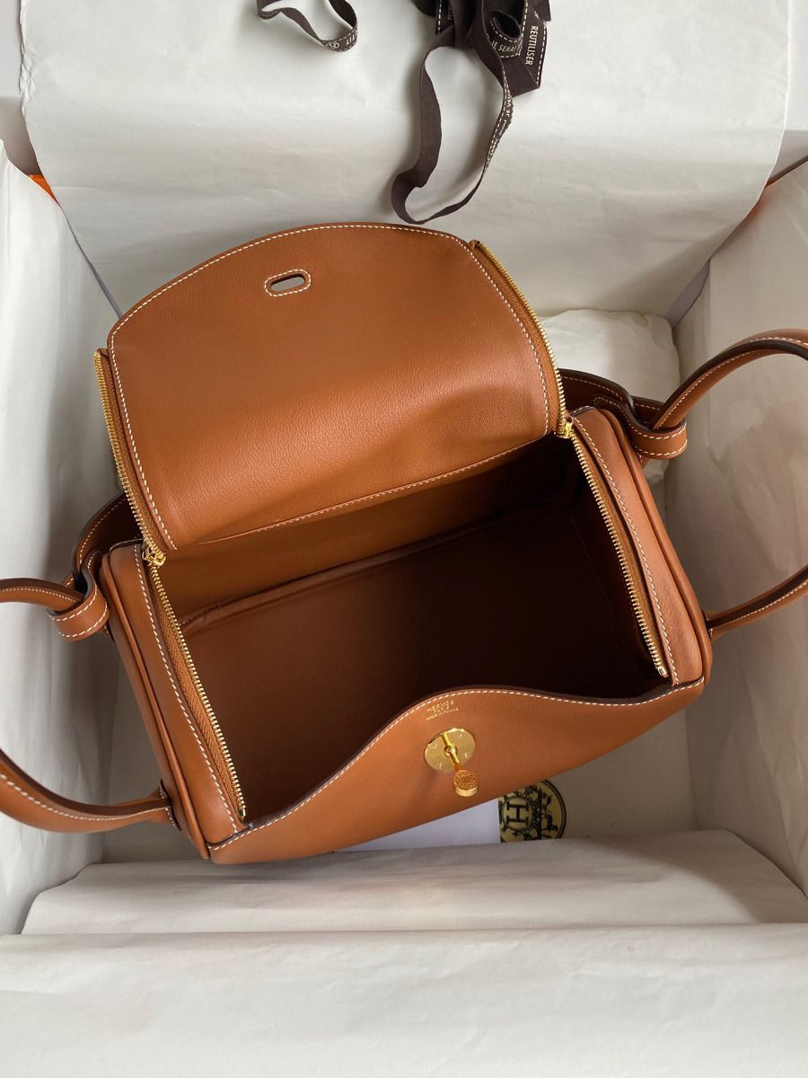 Hermes Lindy 26 Handmade Bag In Gold Swift Calfskin - Image 8