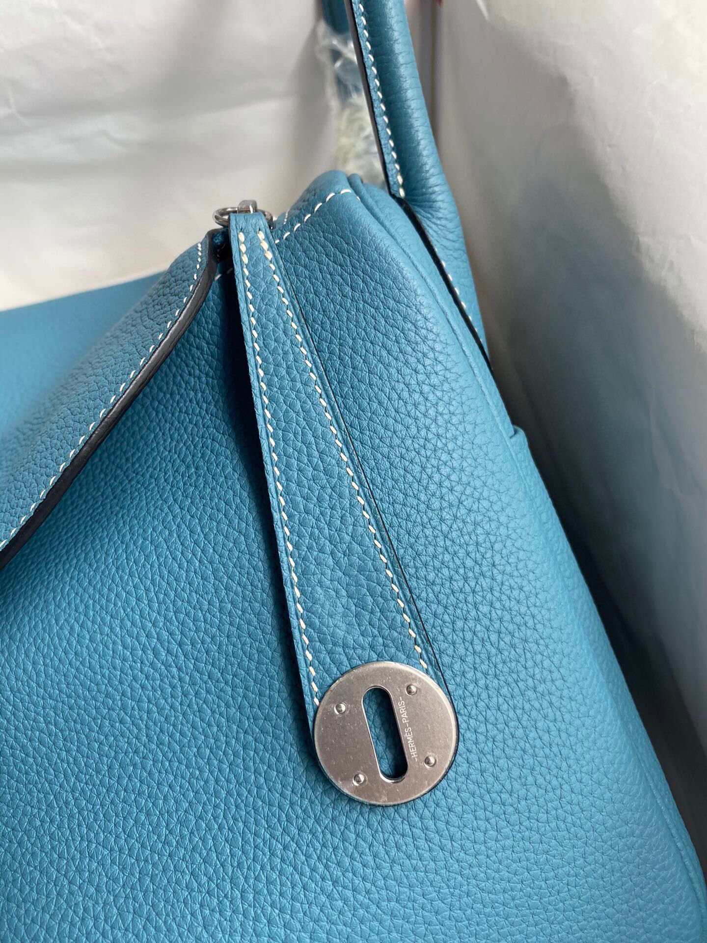 Hermes Lindy 30 Handmade Bag In Blue Jean Clemence Leather - Image 4