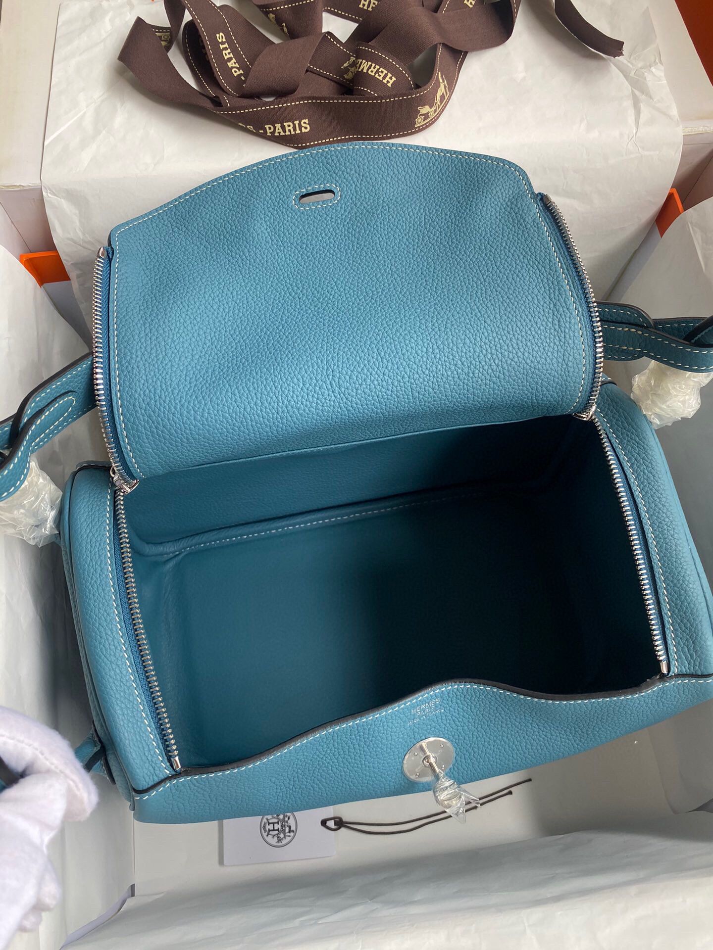 Hermes Lindy 30 Handmade Bag In Blue Jean Clemence Leather - Image 6