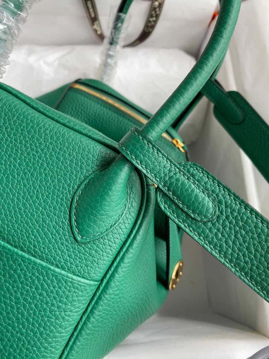 Hermes Lindy 30 Handmade Bag In Malachite Clemence Leather - Image 5