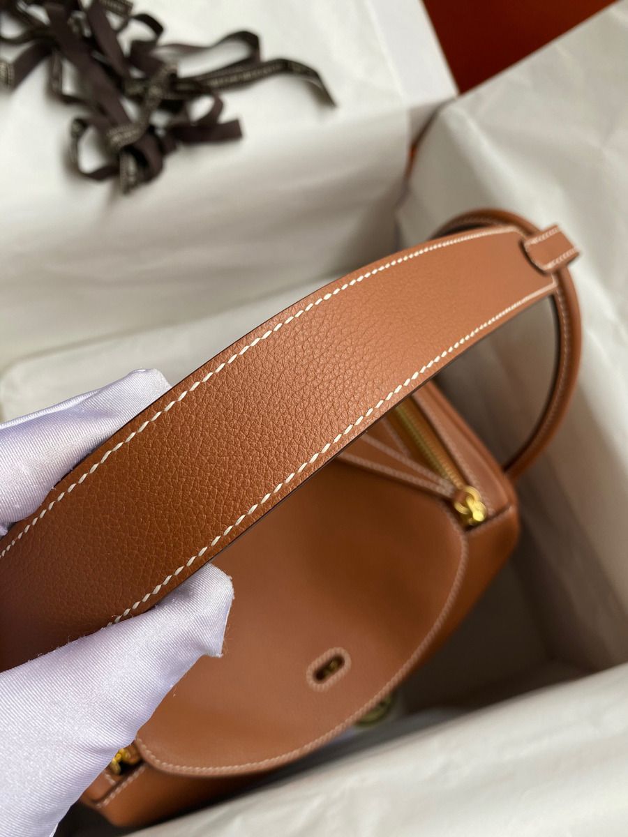 Hermes Lindy 30 Handmade Bag In Gold Evercolor Leather - Image 8