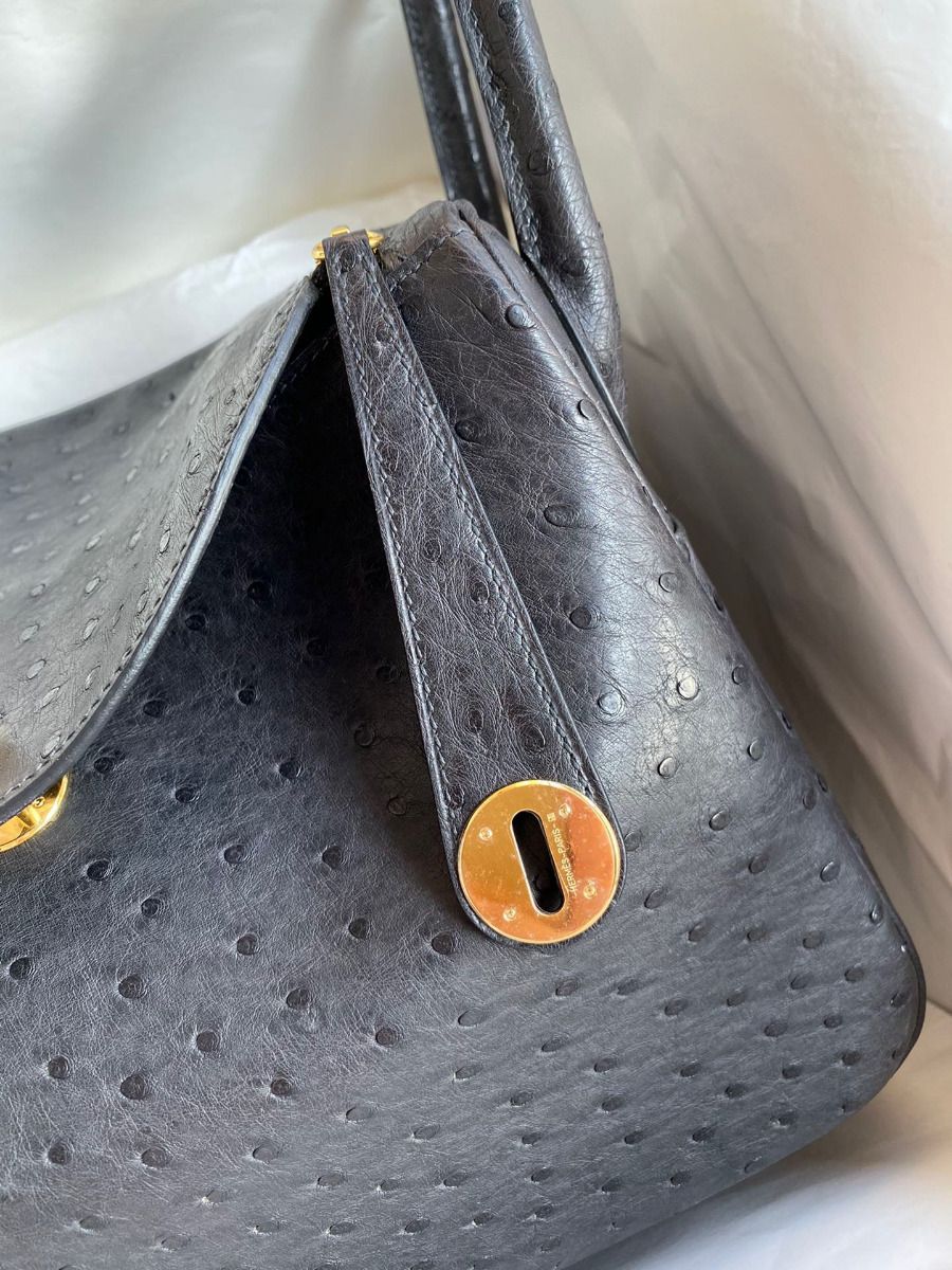 Hermes Lindy 30 Handmade Bag In Black Ostrich Leather - Image 4