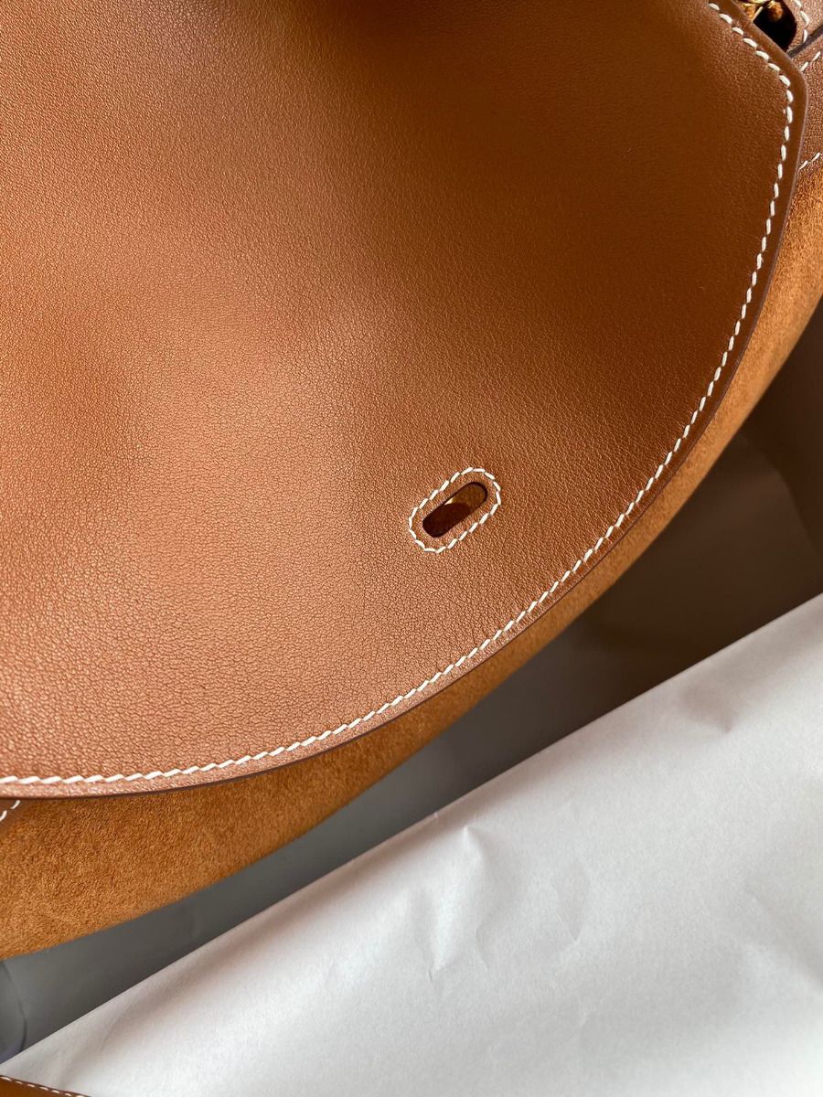 Hermes Lindy 30 Handmade Bag In Gold Doblis Suede Calfskin - Image 5