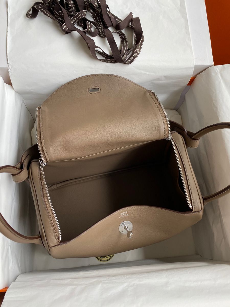Hermes Lindy 30 Handmade Bag In Taupe Swift Calfskin - Image 9